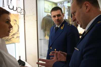 Будущие прокуроры Кузбасса принимают присягу в краеведческом музее