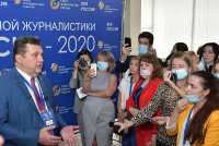 Форум современной журналистики «Вся Россия — 2020» собрал в Сочи порядка 900 журналистов из разных регионов страны. В центре внимания журналистской братии оказывался и Владимир Соловьёв. 