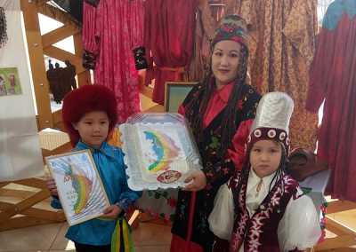 Семья Ахантьевых получила награду за победу в но­минации «Генеалогическое древо». 