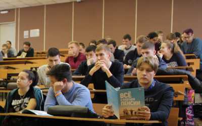 В Хакасии школьники и студенты получат брошюры о пенсии
