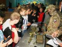 Спецназовцы поделились опытом со школьниками Хакасии