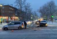 Проезд на запрещающий сигнал светофора стал причиной ДТП в городе Хакасии