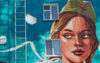 Абаканский художник создал гигантский портрет на фасаде многоэтажки