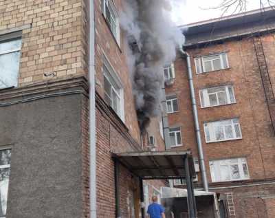 В Хакасии загорелось здание министерства