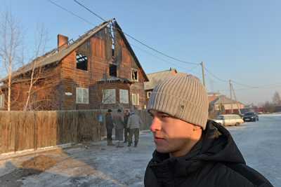 Никита Дороченко вместе с родственниками и добровольными помощниками намерен восстанавливать сгоревший дом. Нужна помощь стройматериалами. 