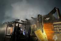 Коровник и жилой дом горели в Хакасии в минувшие сутки
