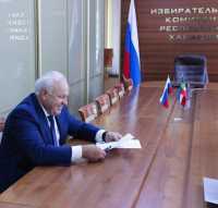 Виктор Зимин предоставил документы в Избирком Хакасии