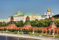 Глава Хакасии сопровождает многодетную семью в Москву