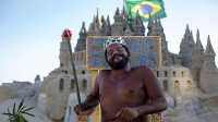 Бразилец прожил в замке из песка 22 года