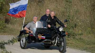 Путин на мотоцикле приехал на байк-шоу «Ночных волков» в Крыму