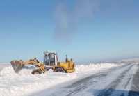 В Хакасии раздвигают снежные заборы на трассе