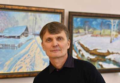 Александр Крячик представил на выставке свои «снежные» работы. 
