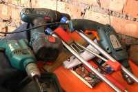 В Абакане со стройки жилого дома украли электроинструменты