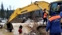 В районе разрушенных дамб в Красноярском крае возобновлены поисковые работы