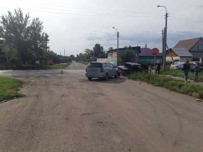 В Черногорске отечественный автомобиль бросало по дороге