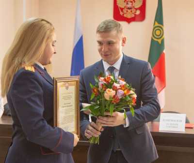 Валентин Коновалов поздравил коллектив следственного комитета Хакасии