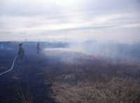 В Хакасии пожарные-добровольцы тушили степь