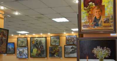 Яркая, теплая и душевная выставка картин открылась в Абакане