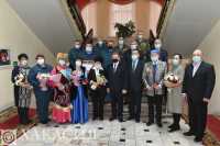 В Хакасии достойным представителям разных профессий вручили государственные награды