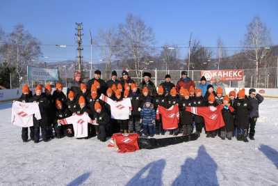 Хоккеисты Абазы получили экипировку от академии «Спартак»