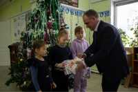 Радость и удивление: дети из малого села в Хакасии получили подарки