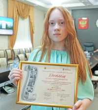 Пятикласснице из абаканской школы №29 Лилии Ломакиной победить в конкурсе помогли стихи о войне Роберта Рождественского. 