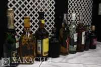 Житель Хакасии устроил посиделки с алкоголем в чужой квартире