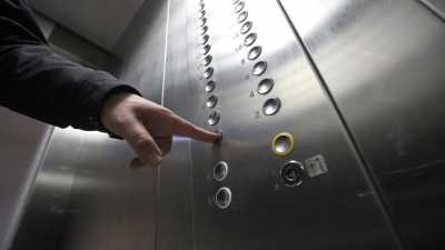 Подъемная задача: смогут ли в России заменить ветхие лифты