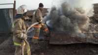 В Хакасии пожарные дважды за сутки тушили мусор