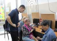 Премудростям интернета обучают пенсионеров из Хакасии