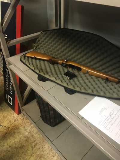В Абакане на железнодорожном вокзале служебная собака обнаружила сумку с оружием
