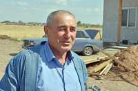 На строительство овощехранилища минсельхозпрод Хакасии выделил 13-миллионный грант. Ещё около 8,5 миллиона Шамиль Амиров вложил из собственных средств. 