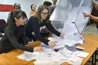 Абакан. Подсчёт голосов на избирательном участке, расположенном в Хакасском техническом институте. 