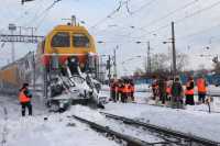 На очистку путей от снега вышла тысяча железнодорожников