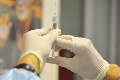 Жителям Хакасии ставят прививки против клещевого энцефалита