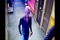 В Абакане полиция разыскивает мужчину, попавшего в объектив видеокамеры