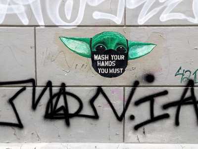 Граффити в норвежском Бергене. Магистр Йода из &quot;Звёздных войн&quot; настаивает: &quot;Мыть руки ты обязан&quot;
