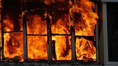 Жителя Аскиза, подпалившего дом сигаретой, спасли из огня