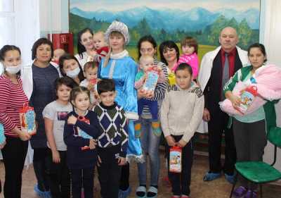 Пациенты таштыпской больницы получили подарки от депутата «Единой России»